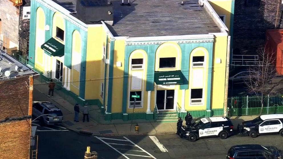 US imam shot outside New Jersey mosque dies