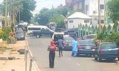 The Economic and Financial Crimes Commission Operatives have stormed the Abuja home of a former Governor of Kogi State, Yahaya Bello, located