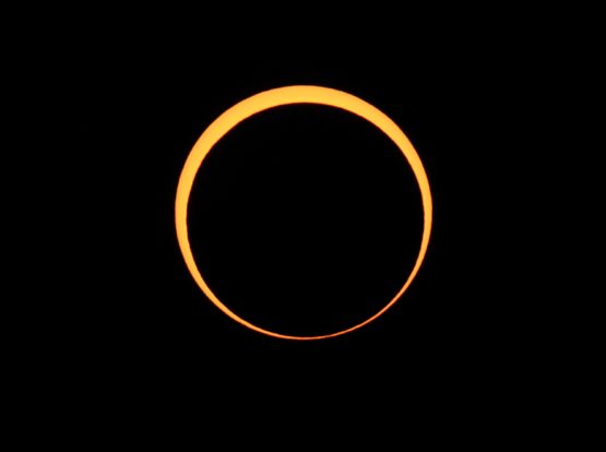 Total solar eclipse hits Mexico before moving to US, Canada