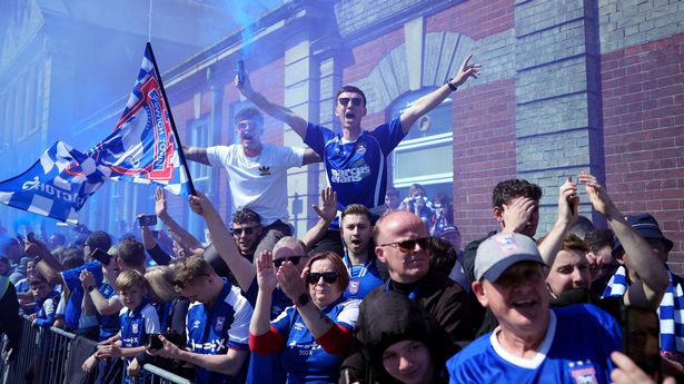 Goals from Wes Burns and Omari Hutchinson fired Ipswich back into the Premier League for the first time in 22 years with the 2-0 win