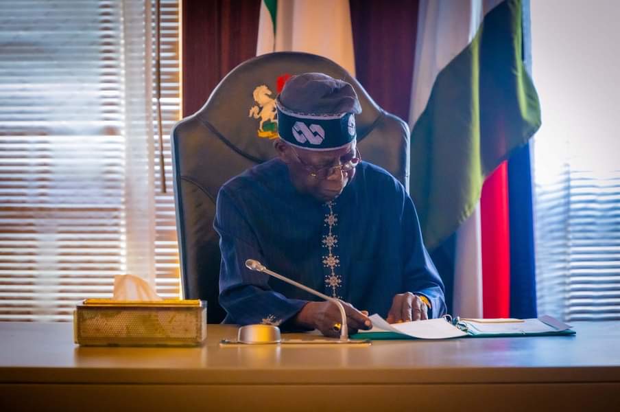 Minimum wage: FG warns of mass sacking as Labour disowns agreement