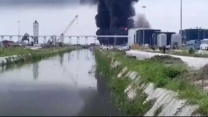 Major explosion as fire guts Dangote refinery