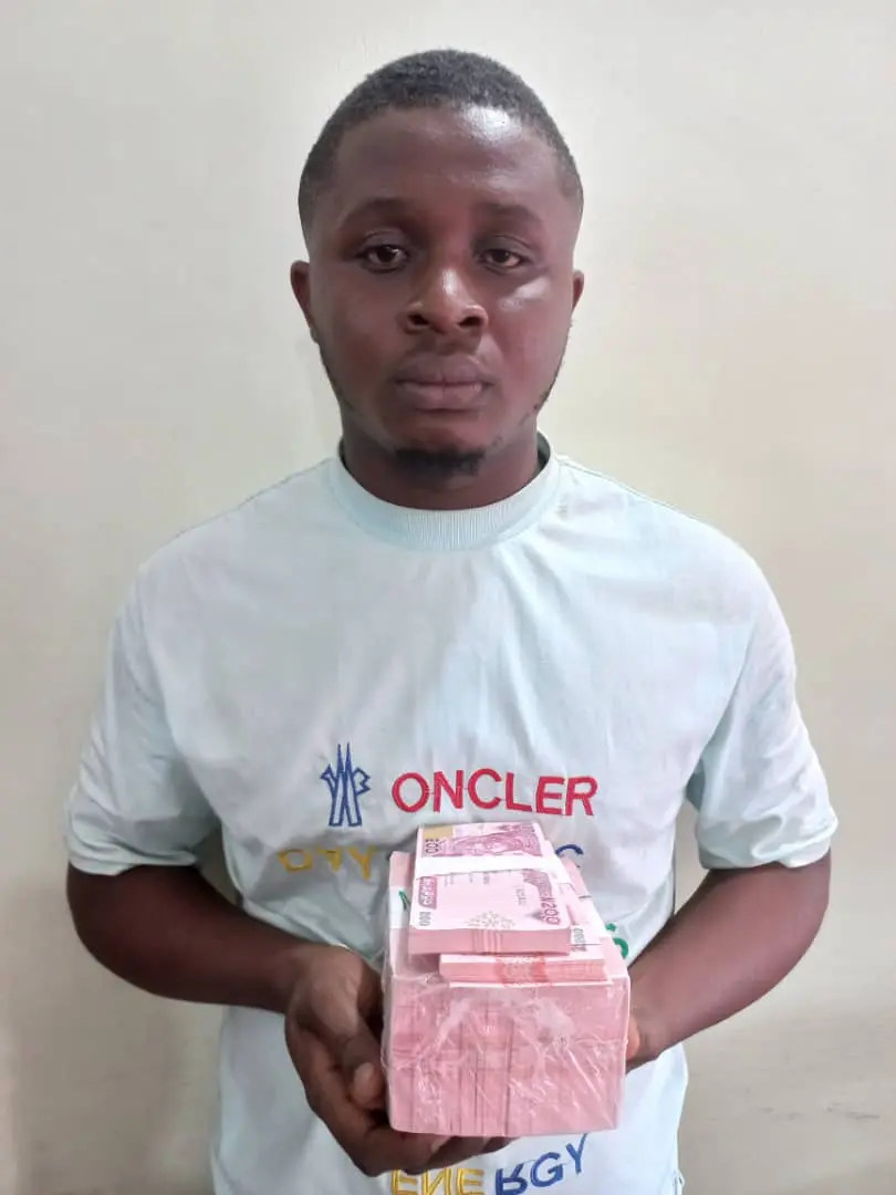 Court jails man for spraying naira notes