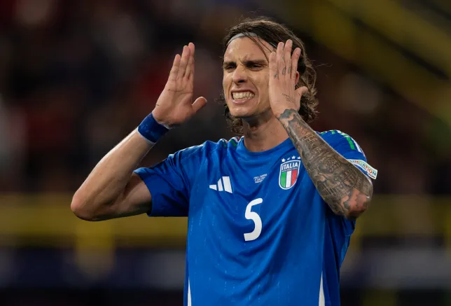 Arsenal are suffering a delay in their move for Riccardo Calafiori due to a disagreement between Bologna and the defender’s former club