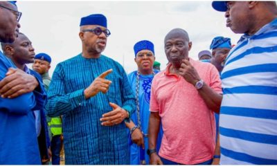 The Olokine of Ojowo-Ijebu Igbo in Ijebu North Local Government Area of Ogun State, Oba Abayomi Banjo (middle) cutting the tape