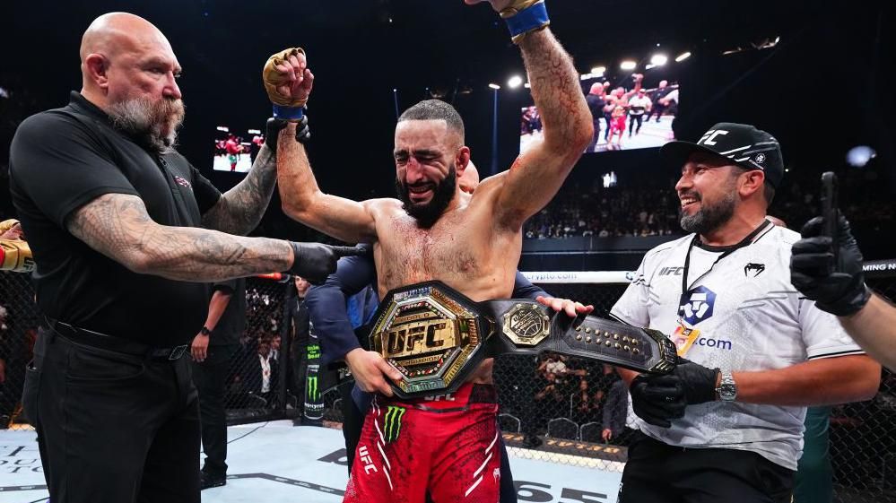 Belal Muhammad wrestles away Leon Edwards' crown at UFC 304