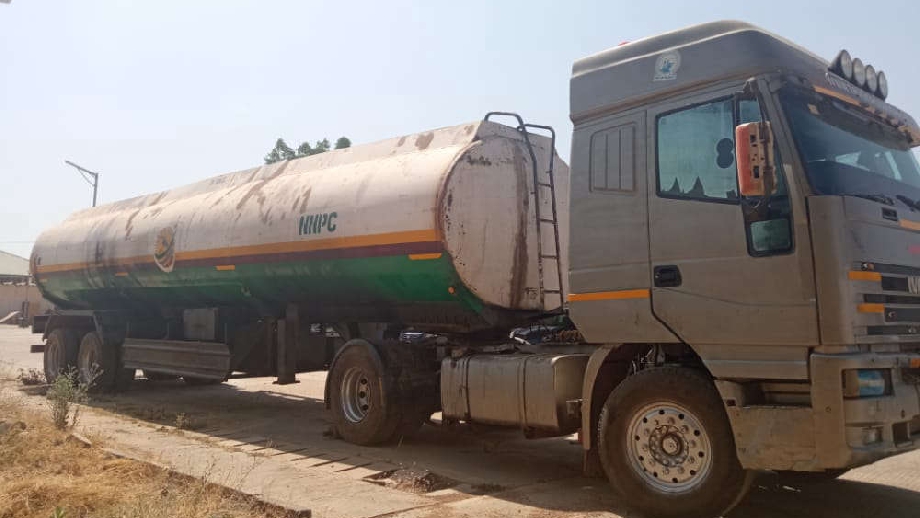 NAFDAC seizes petrol tankers for ‘transporting Vegetable oil’ in Lagos