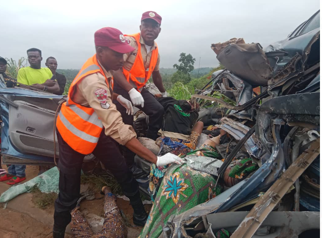 Six dead, three injured in Lagos-Ibadan Expressway crash