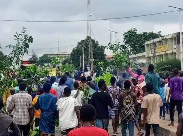 The #EndBadGovernance protesters on Thursday invaded former President Muhammadu Buhari’s residence in Daura, Katsina State.