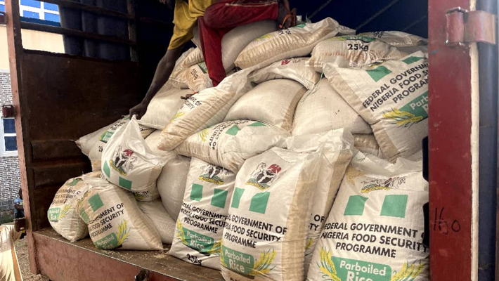 Residents of Bauchi, Gombe and Dutse have decried the alleged stealing of the federal government’s 20-truck rice palliative donated