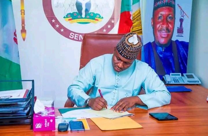Another Top Senator Resigns from APC; Gives Reason