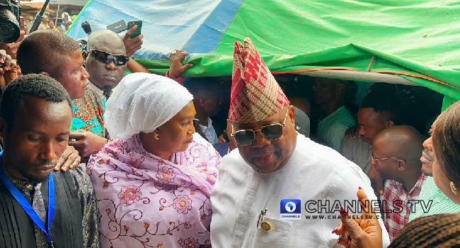 (PHOTO): Governor Adeleke Casts His Vote as Over 100 ‘Imported’ Voters Arrested